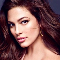 réseaux snapchat instagram facebook youtube de Ashley Graham Mannequins, 