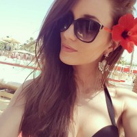 réseaux snapchat instagram facebook youtube de Ellen Batelaan Les anges de la télé réalité, 