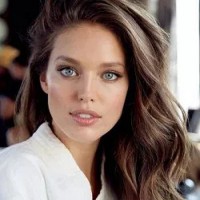 réseaux snapchat instagram facebook youtube de Emily Didonato Mannequins, 