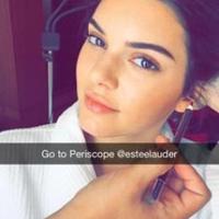 snapchat de Esteé Lauder Brand, ; instagram de Esteé Lauder Brand, ; youtube de Esteé Lauder Brand, ; facebook de Esteé Lauder Brand, 