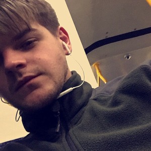 réseaux snapchat instagram facebook youtube de John Smith No tag, 