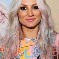 snapchat de Lou Teasdale Internet, ; instagram de Lou Teasdale Internet, ; youtube de Lou Teasdale Internet, ; facebook de Lou Teasdale Internet, 