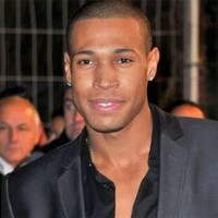 réseaux snapchat instagram facebook youtube de Senna Hounhanou Les anges de la télé réalité, 