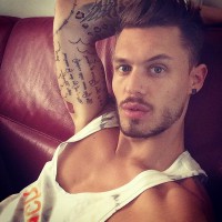 réseaux snapchat instagram facebook youtube de Steven Bachelard Les anges de la télé réalité, 