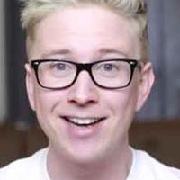 snapchat de Tyler Oakley Internet, ; instagram de Tyler Oakley Internet, ; youtube de Tyler Oakley Internet, ; facebook de Tyler Oakley Internet, 
