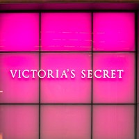 réseaux snapchat instagram facebook youtube de Victoria's Secret Marques, 