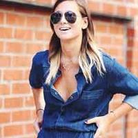 snapchat de We Wore What Internet, ; instagram de We Wore What Internet, ; youtube de We Wore What Internet, ; facebook de We Wore What Internet, 